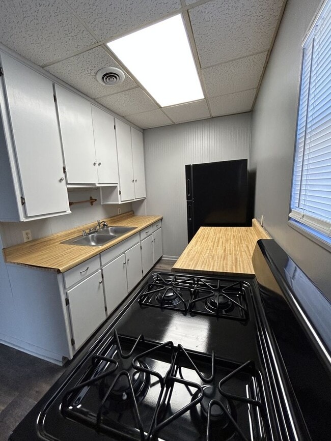 Building Photo - 1007 E Madison St