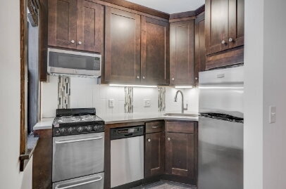 Building Photo - "Charming Studio Retreat with Hardwood Floors in the Heart of Minneapolis!"