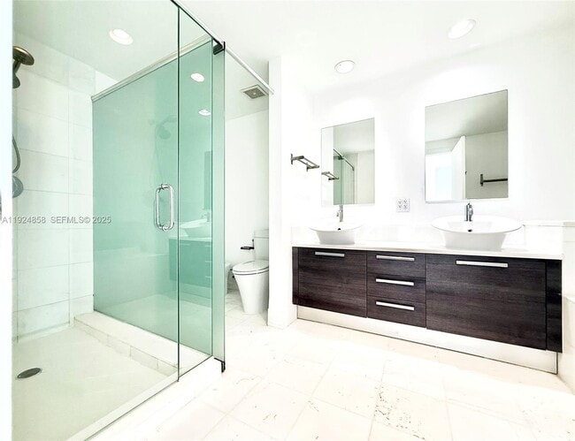 Building Photo - 2950 NE 188th St