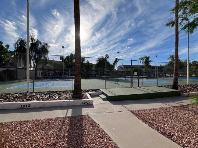 Building Photo - 11040 N 28th Dr