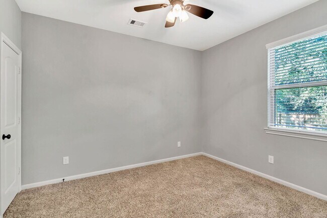 Building Photo - 222 Cheswood Forest Pl