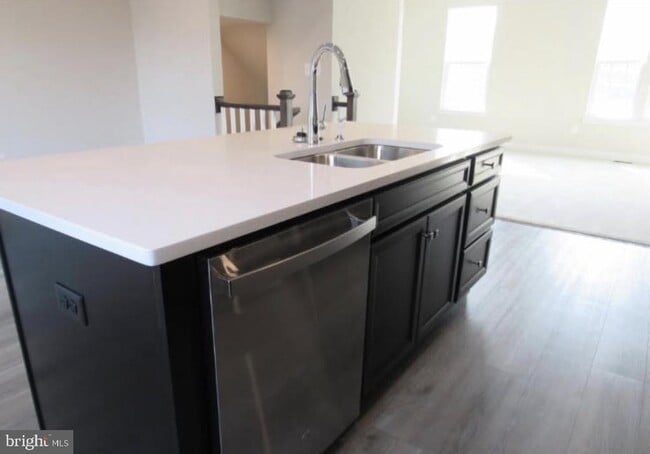 Building Photo - 1744 Scenic Lp