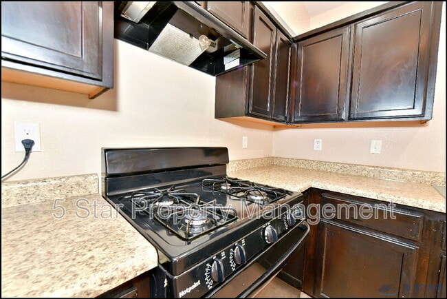 Building Photo - 916 Villa Seca Dr