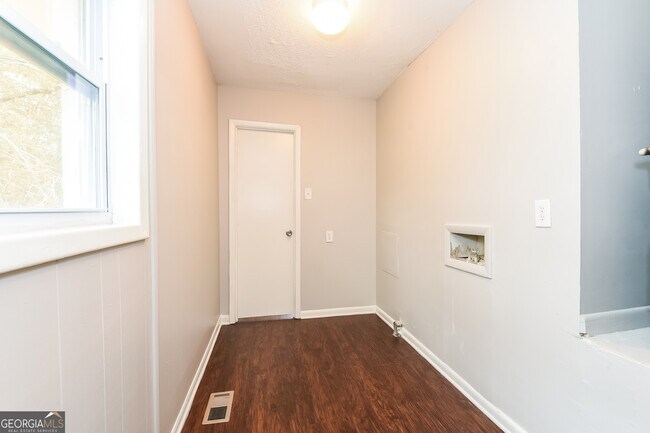 Building Photo - 251 Essex Dr