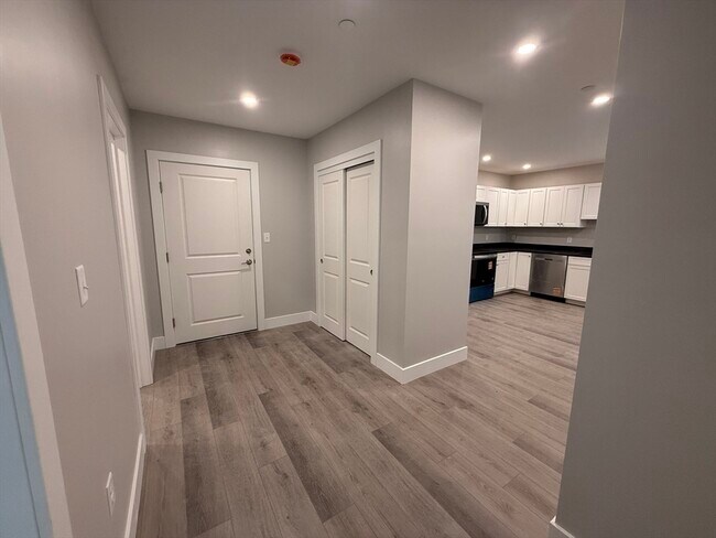 Building Photo - 251 Sladen St