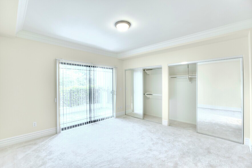 Building Photo - 12745 Moorpark St