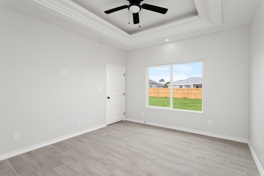 Building Photo - 313 E Moore Rd