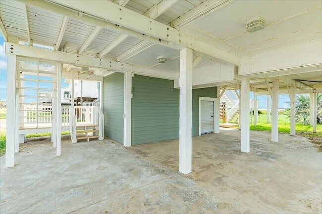 Building Photo - 805 Seashell Dr