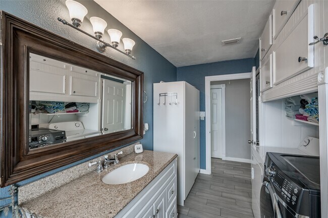 Building Photo - 124 N Mae Cir