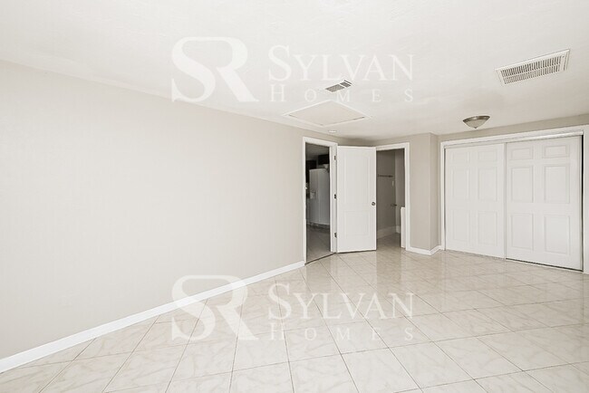 Building Photo - The living is easy in this 3 bedroom, 1 bathroom home