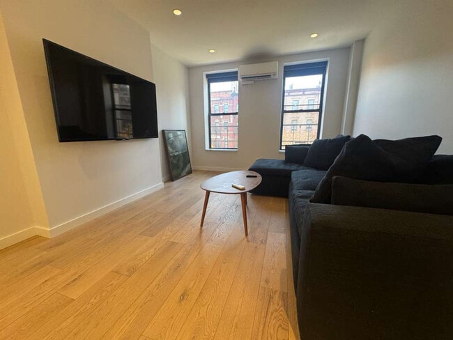 Building Photo - 53 W 82 St