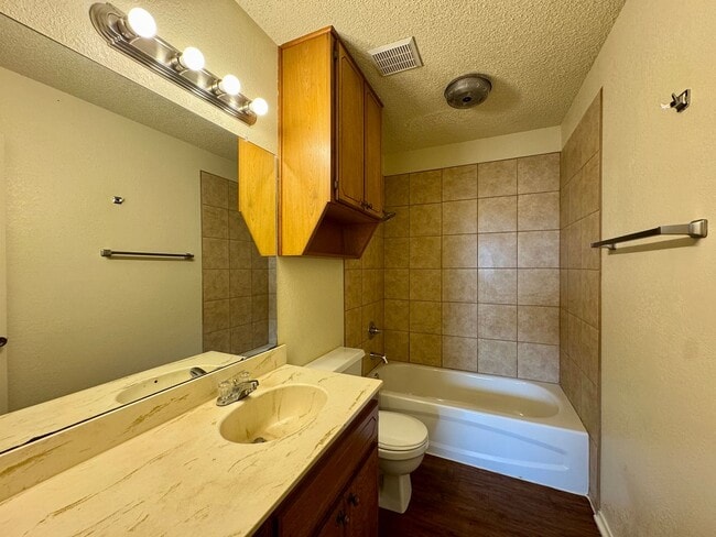 Building Photo - Duplex