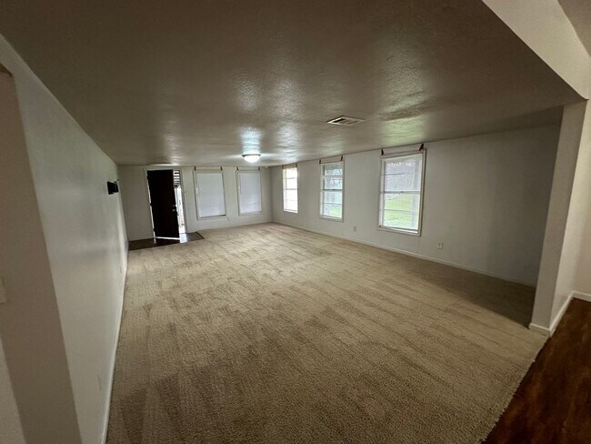 Building Photo - 507 N FM 156
