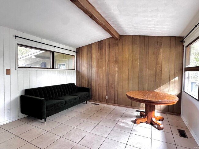 Building Photo - 7102 Woodhue Ln