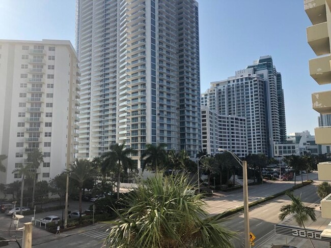 Building Photo - 3000 S Ocean Dr
