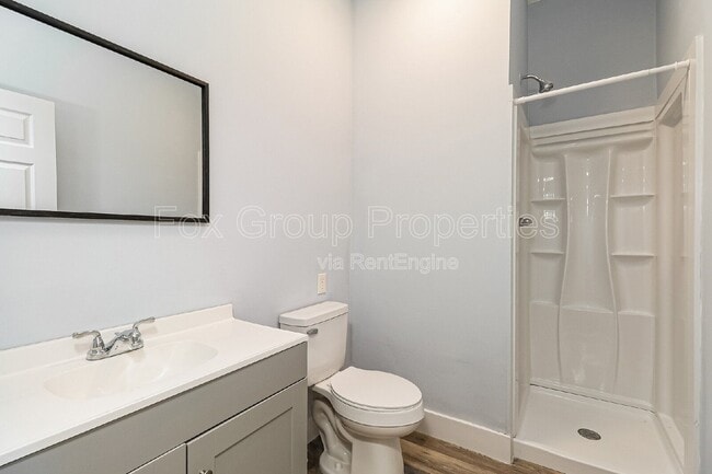Building Photo - 709 S Davis Ave