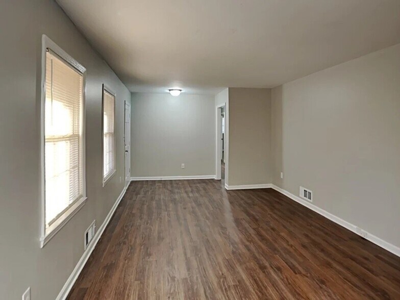 Building Photo - 3660 Scarlet Dr