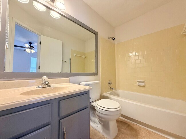 Building Photo - Gorgeous Doraville 2 Bed-2.5 Bath Townhouse, Roommate Floor plan!