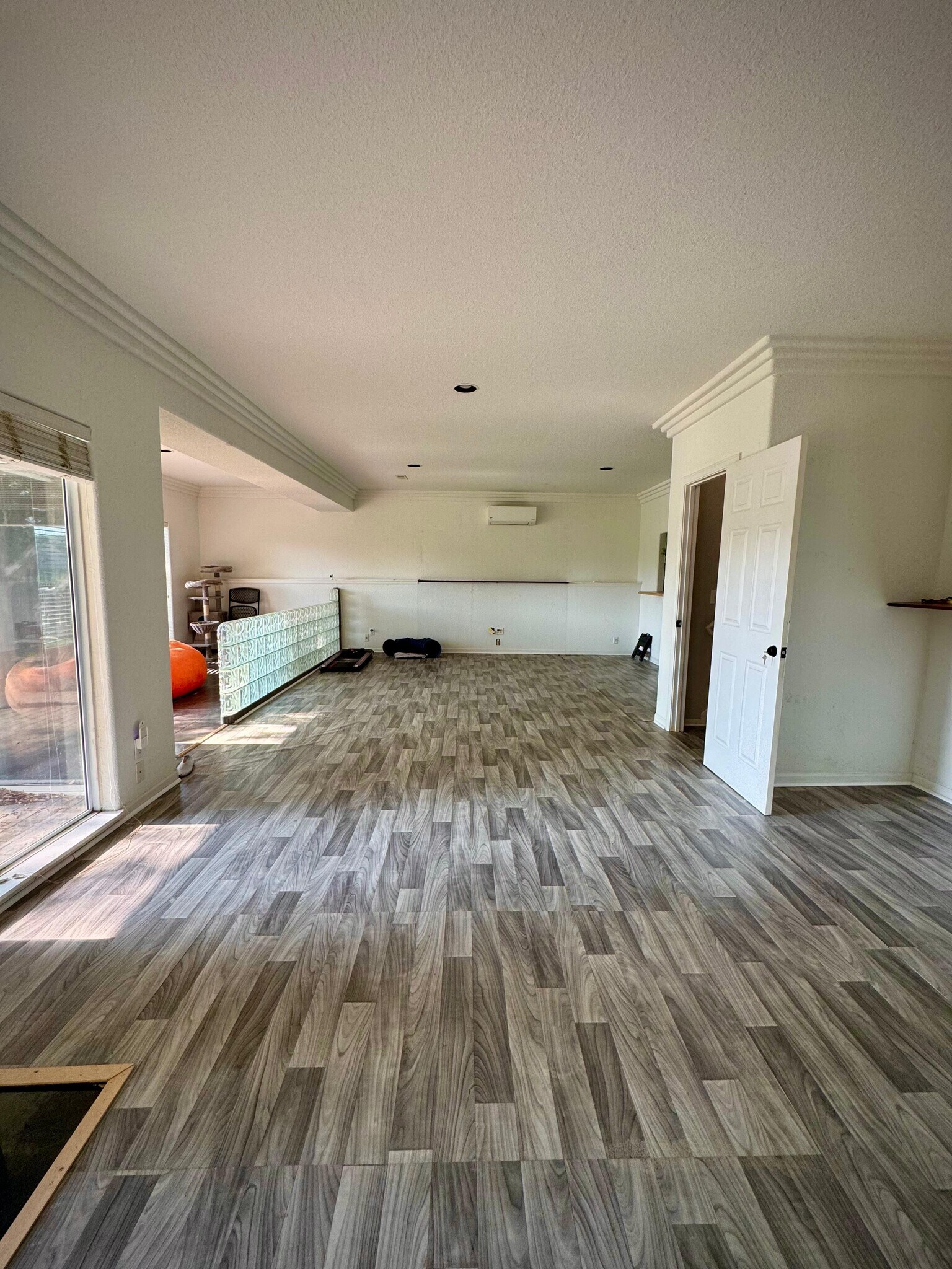 Building Photo - 5912 NE Turquoise Dr