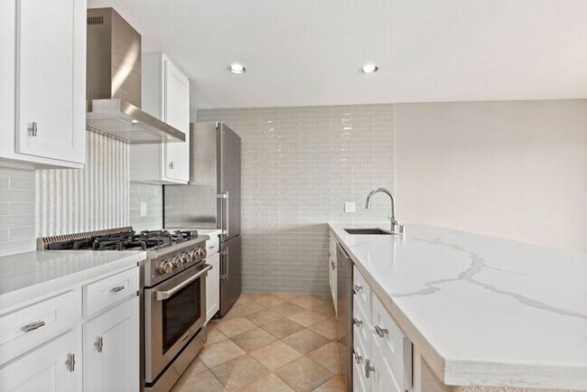 Building Photo - Enormous Waterfront Alki Condo w/ Stunning Views and Rare 2-Car Secure Parking