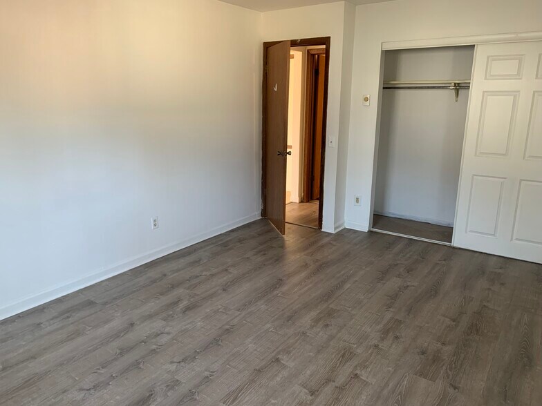 Building Photo - 4004 Bruns Ave