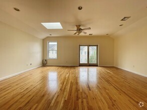 Building Photo - 264 Custer Ave