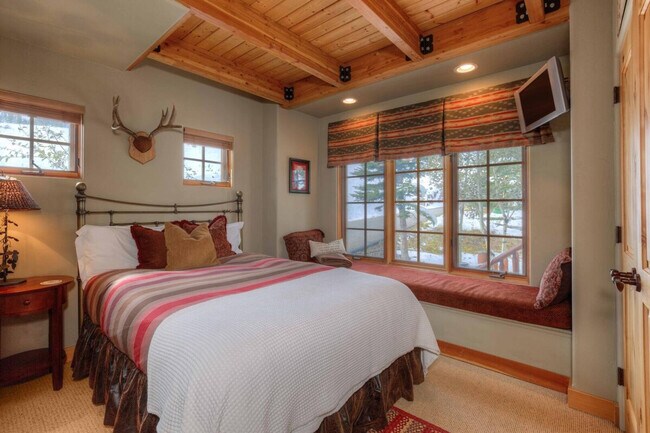 Building Photo - 7 Gambler Dr