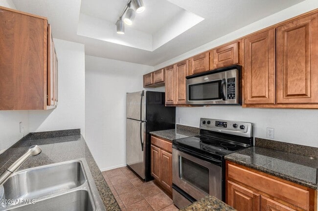 Building Photo - Elevated Views, 1bd, 1bth Condo