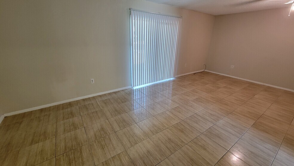 Building Photo - 261 Scottsdale Sq