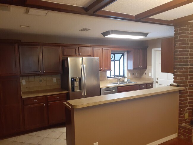 Building Photo - 2817 Bower Rd