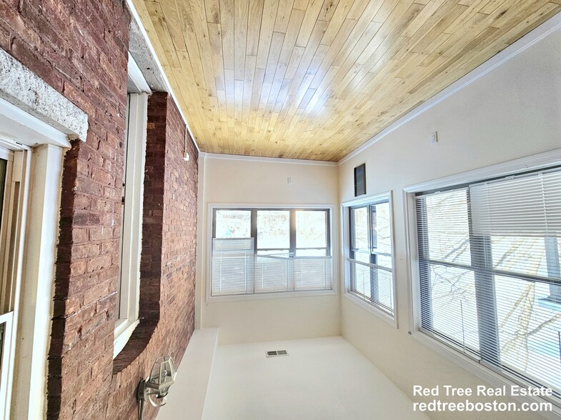 Building Photo - 191 Winthrop Rd
