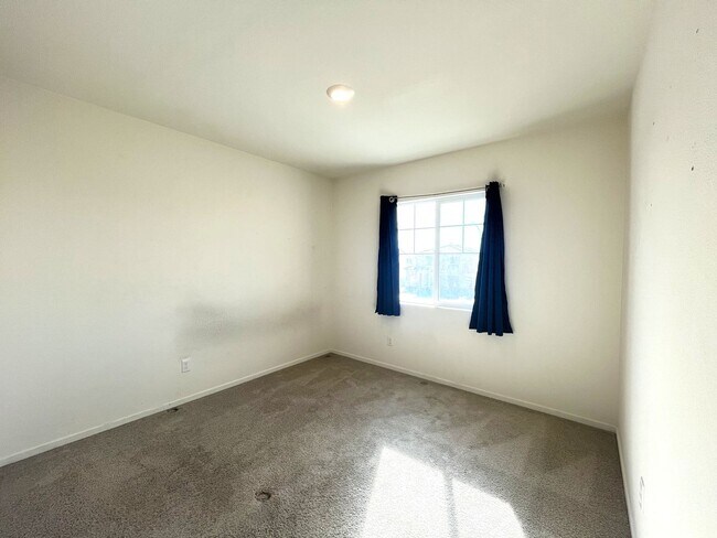 Building Photo - Newly Built 3 Bedroom, 2.5 bathroom Home in Adelanto, CA.