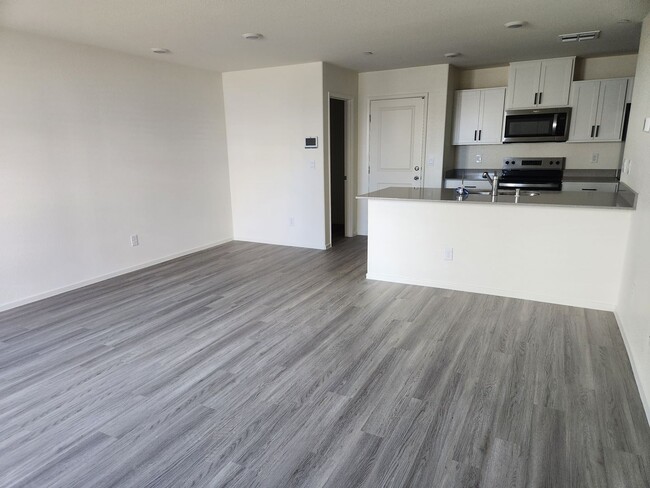 Building Photo - Brand New 3-Bedroom Townhouse with Upgrade...