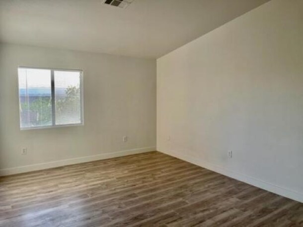 Building Photo - 2110 Los Feliz St