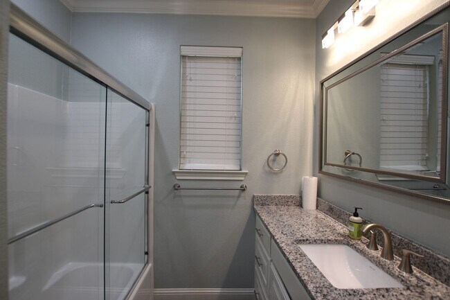 Building Photo - Coming Soon! Stunning 3 Bed 2 Bath Home on...