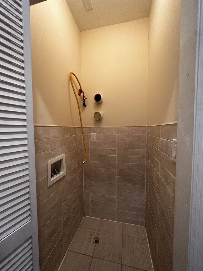 Building Photo - 134 Bostwick Ave