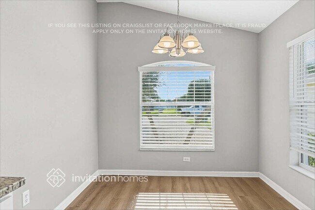 Building Photo - 3282 Merrick Ave