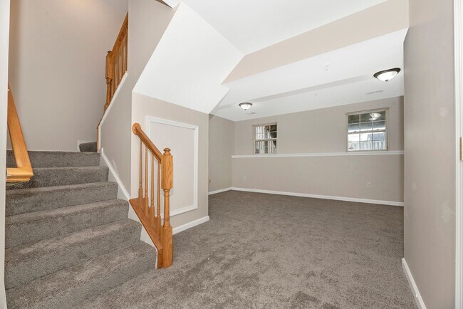 Building Photo - Beautifully Renovated Townhome in Walnut Ridge