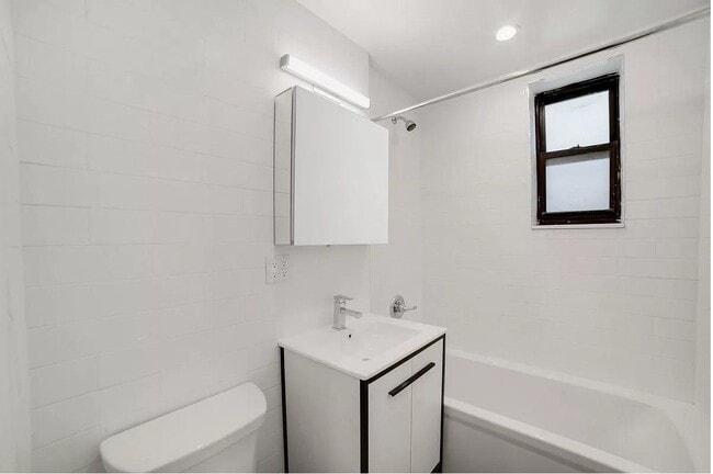 Building Photo - 69 Bennett Ave