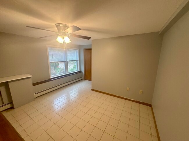 Building Photo - 146 Elm St