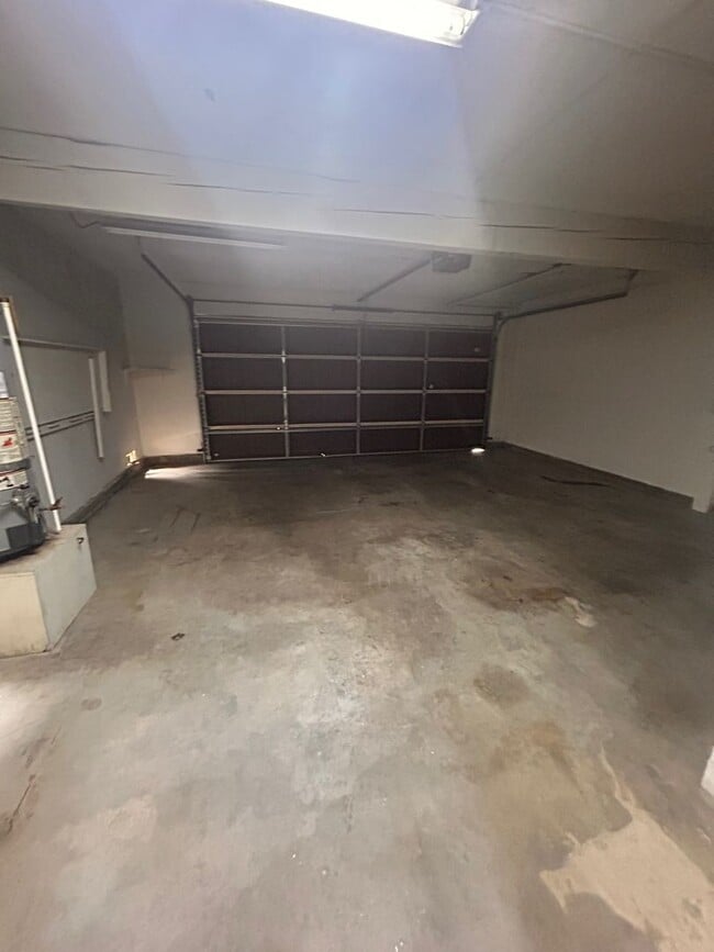 Building Photo - Cute home for rent in Visalia!