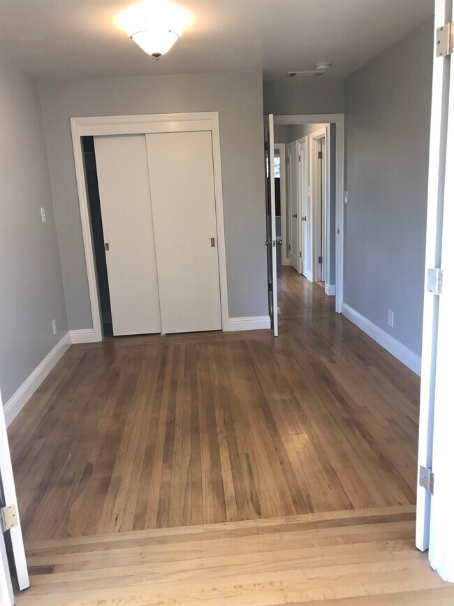 Building Photo - 7630 Terrace Dr