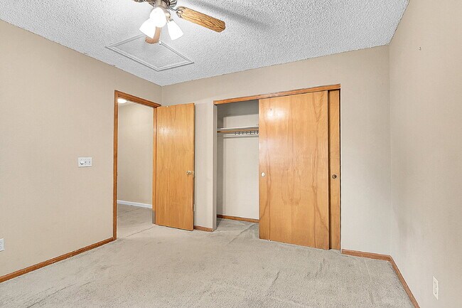 Building Photo - $3,050.00, 4 bed, 3 bath, located in Auror...