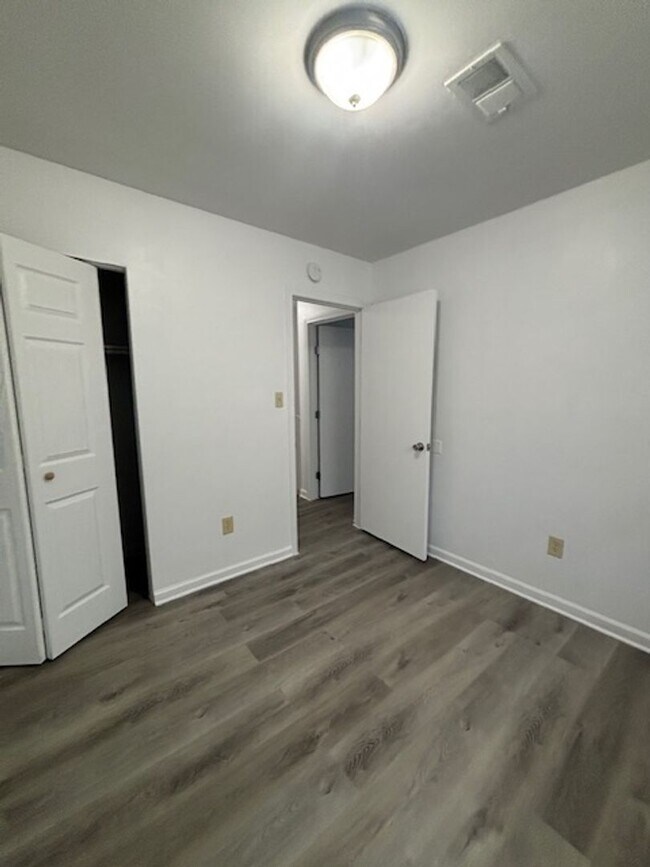 Building Photo - 1204 Clear Ridge Ln