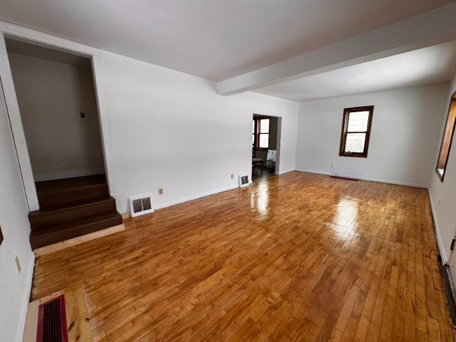 Building Photo - 416 W Munising Ave