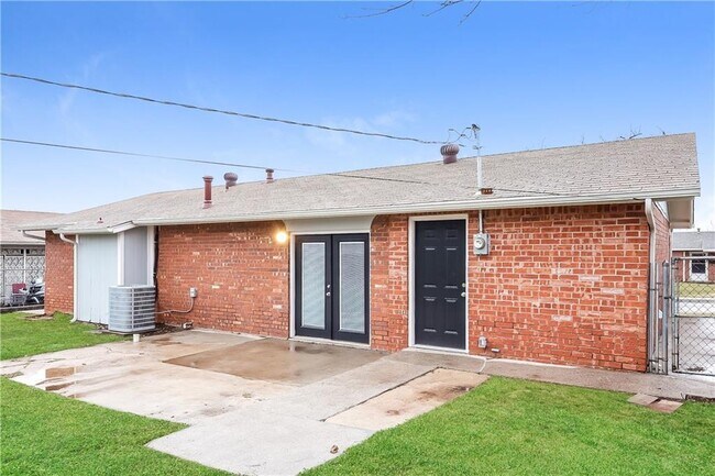 Building Photo - 2504 Yorkshire Ave