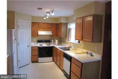 Building Photo - 8724 Pine Meadows Dr