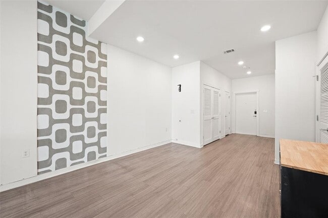 Building Photo - 4361 S Congress Ave