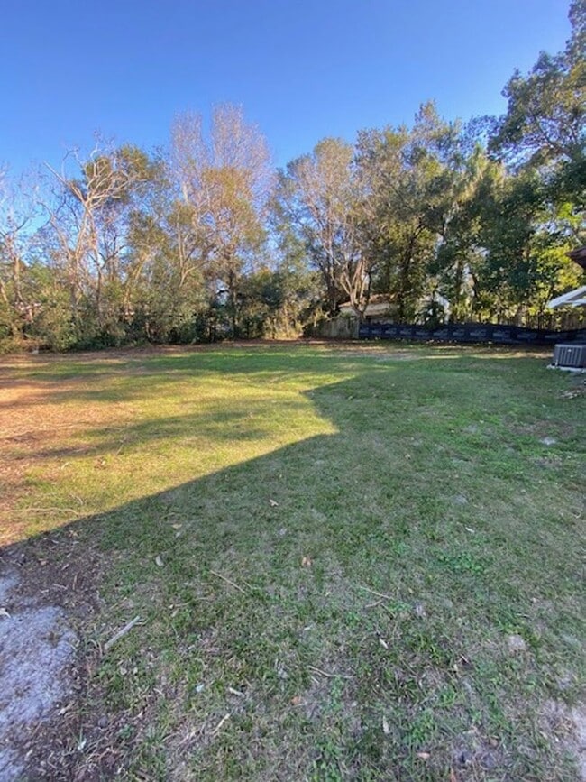 Building Photo - 2 Bed 1 Bath Home | Pet Friendly with Fenced Yard | Washer Dryer Hook Ups | Section 8 Welcome