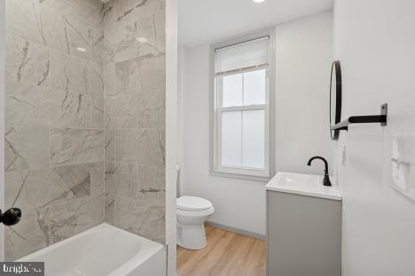 Building Photo - 9 W Hinckley Ave